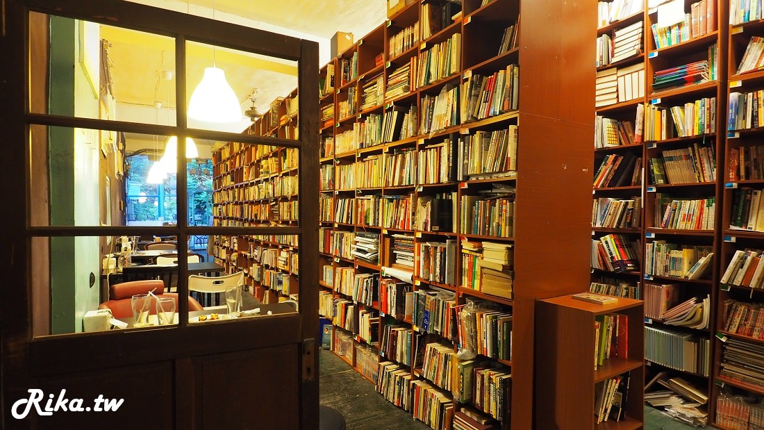 新北板橋| 書店咖啡 提供插座不限時可久坐工作咖啡廳 近台藝大