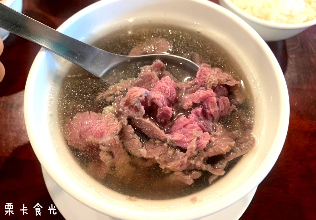 台南牛肉湯 | 鴻品牛肉湯 有冷氣、挑戰最新鮮!!屠宰場一日直送三次 牛肉火鍋