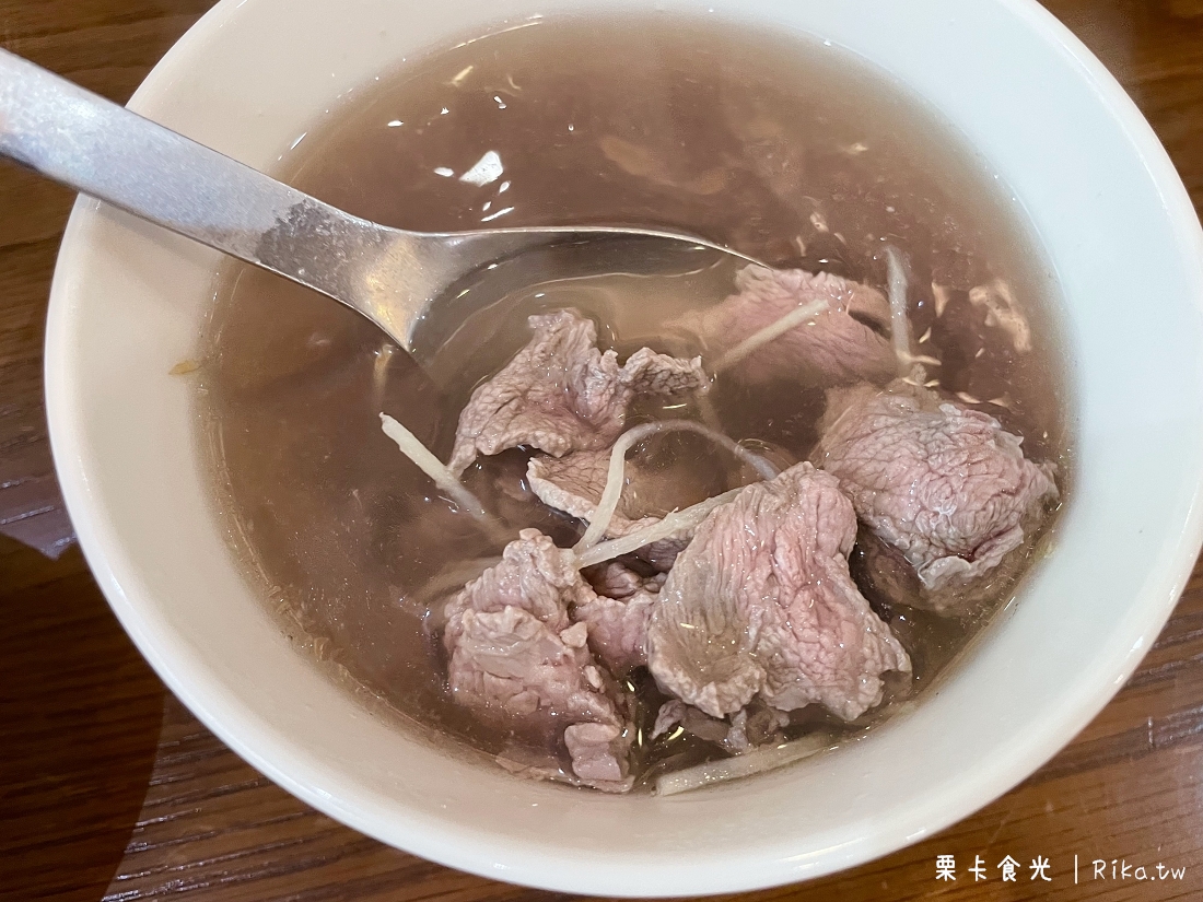 高雄美食 | 前金 永記牛肉湯 台南味的牛肉湯配自取肉燥飯