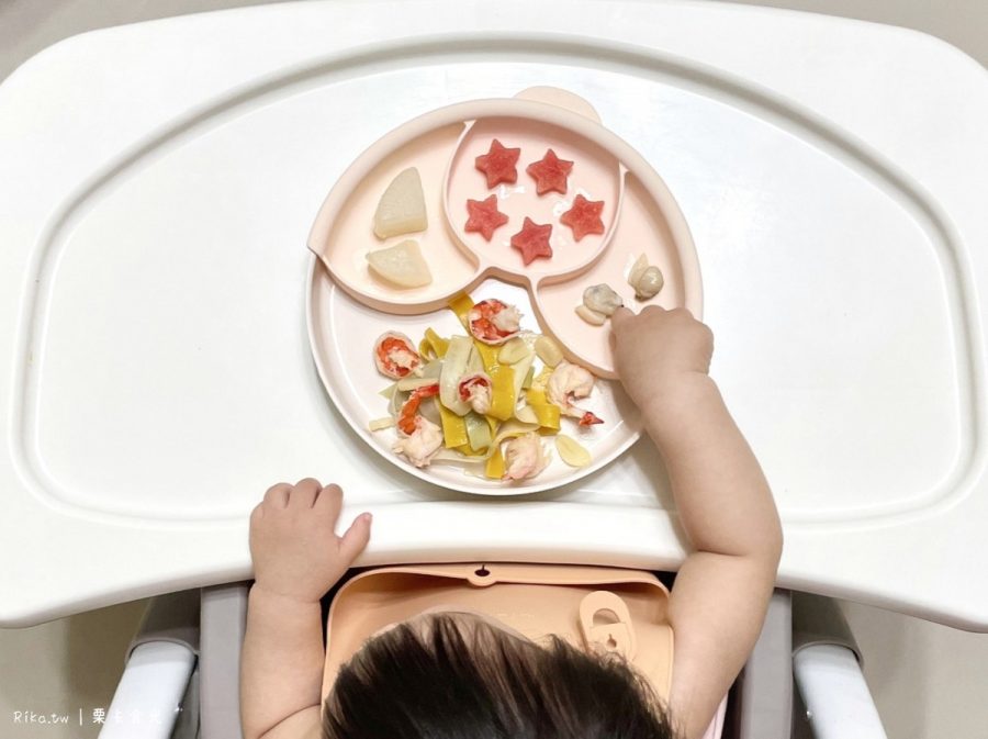 Ｍiniware花瓣分隔盤可以將食物分開避免寶寶一次吞食